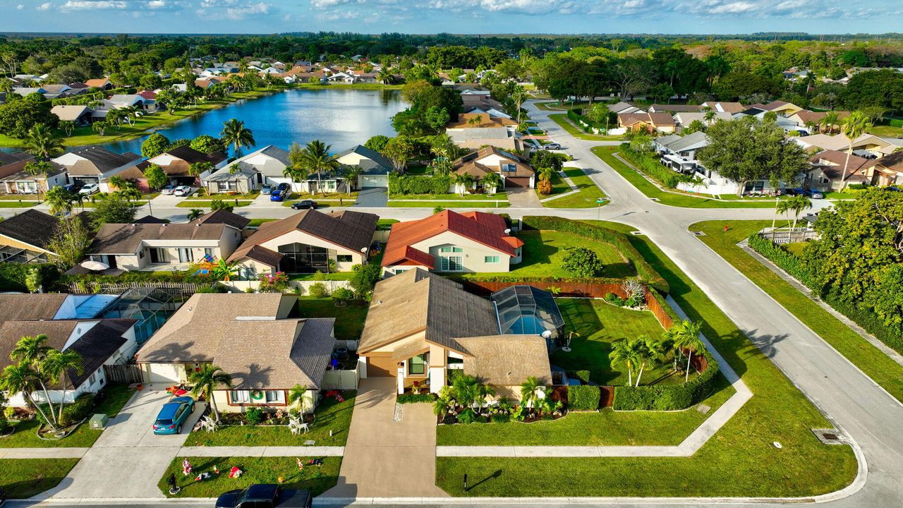 For Sale: $649,900 (3 beds, 2 baths, 1592 Square Feet)