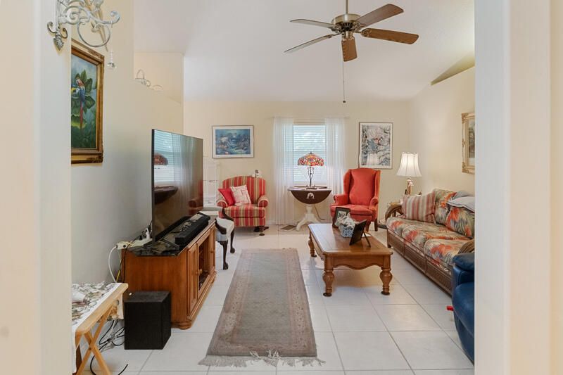 На продажу: $349,999 (3 спален, 2 ванн, 1450 Квадратных фут)