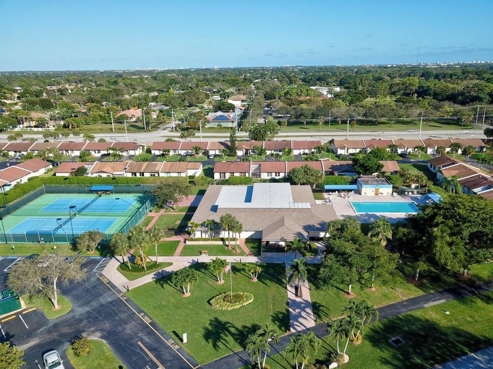 For Sale: $159,000 (2 beds, 2 baths, 930 Square Feet)