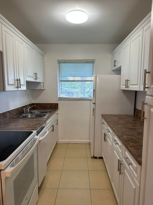 For Rent: $1,600 (1 beds, 1 baths, 994 Square Feet)