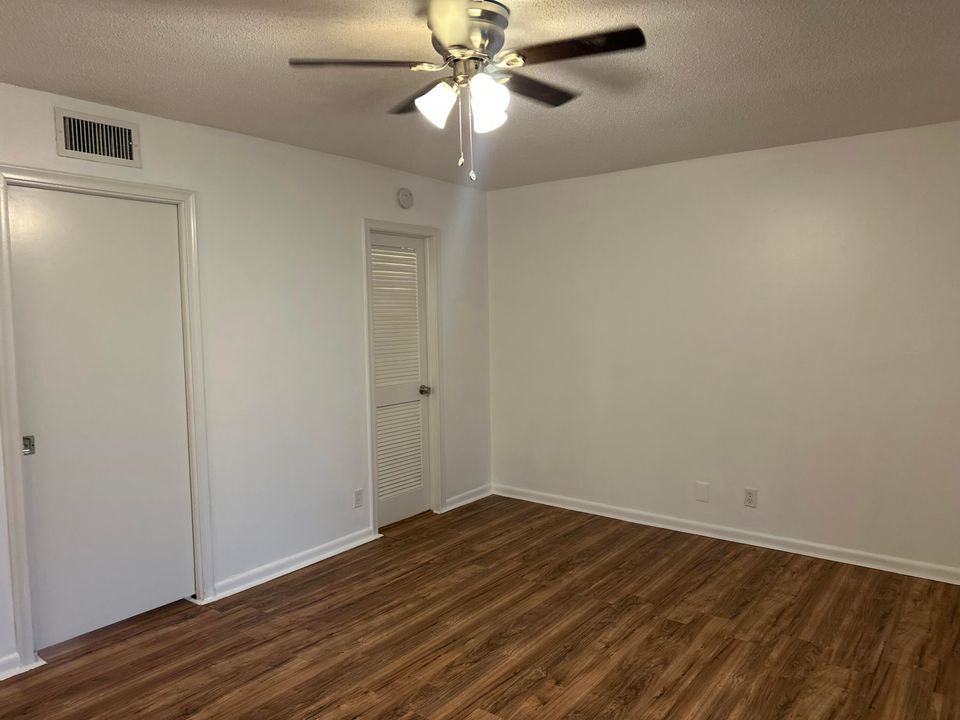 For Rent: $1,600 (1 beds, 1 baths, 994 Square Feet)