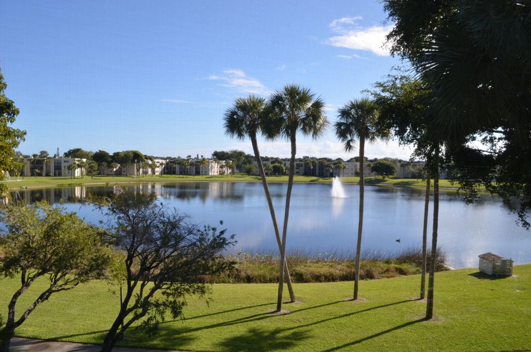 For Sale: $159,000 (2 beds, 2 baths, 930 Square Feet)