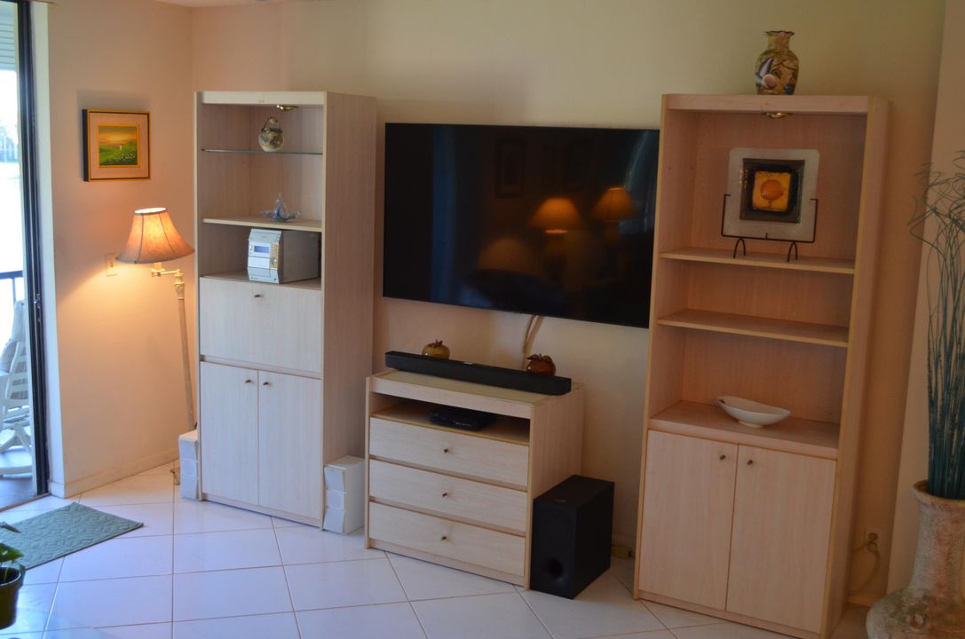 For Sale: $159,000 (2 beds, 2 baths, 930 Square Feet)