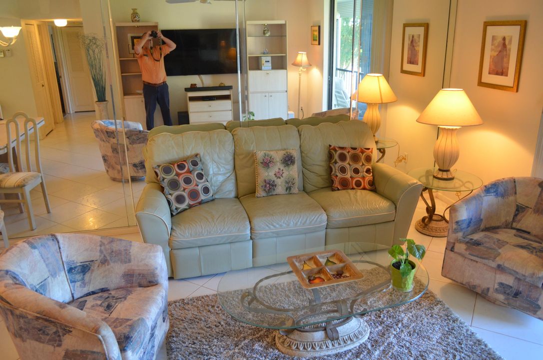 For Sale: $159,000 (2 beds, 2 baths, 930 Square Feet)