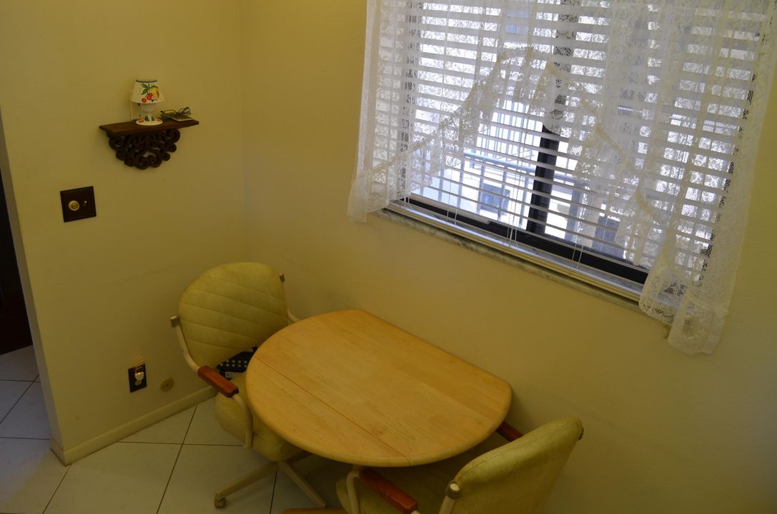 For Sale: $159,000 (2 beds, 2 baths, 930 Square Feet)