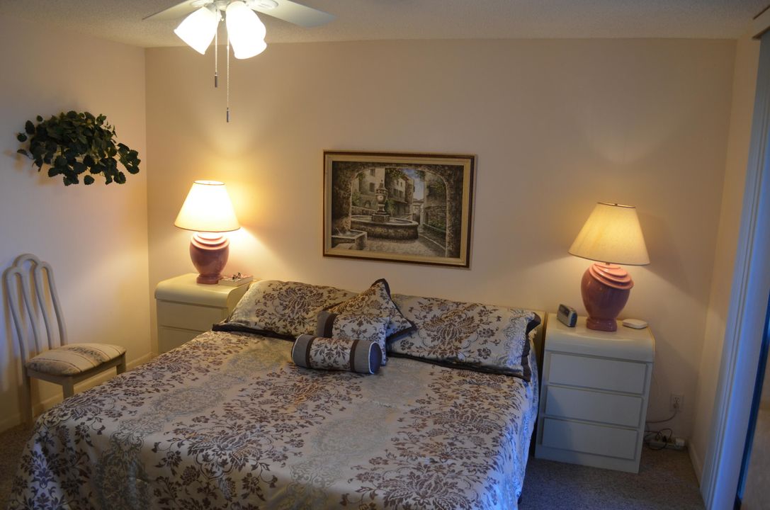 For Sale: $159,000 (2 beds, 2 baths, 930 Square Feet)