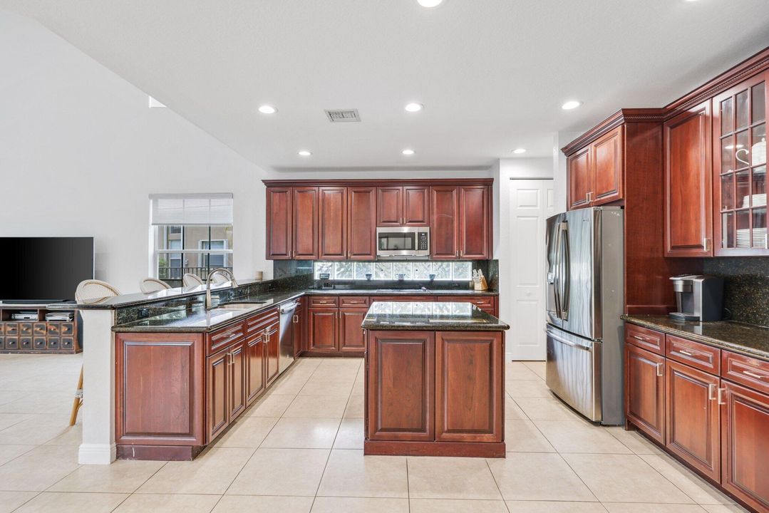 待售: $1,599,999 (6 贝兹, 4 浴室, 4745 平方英尺)