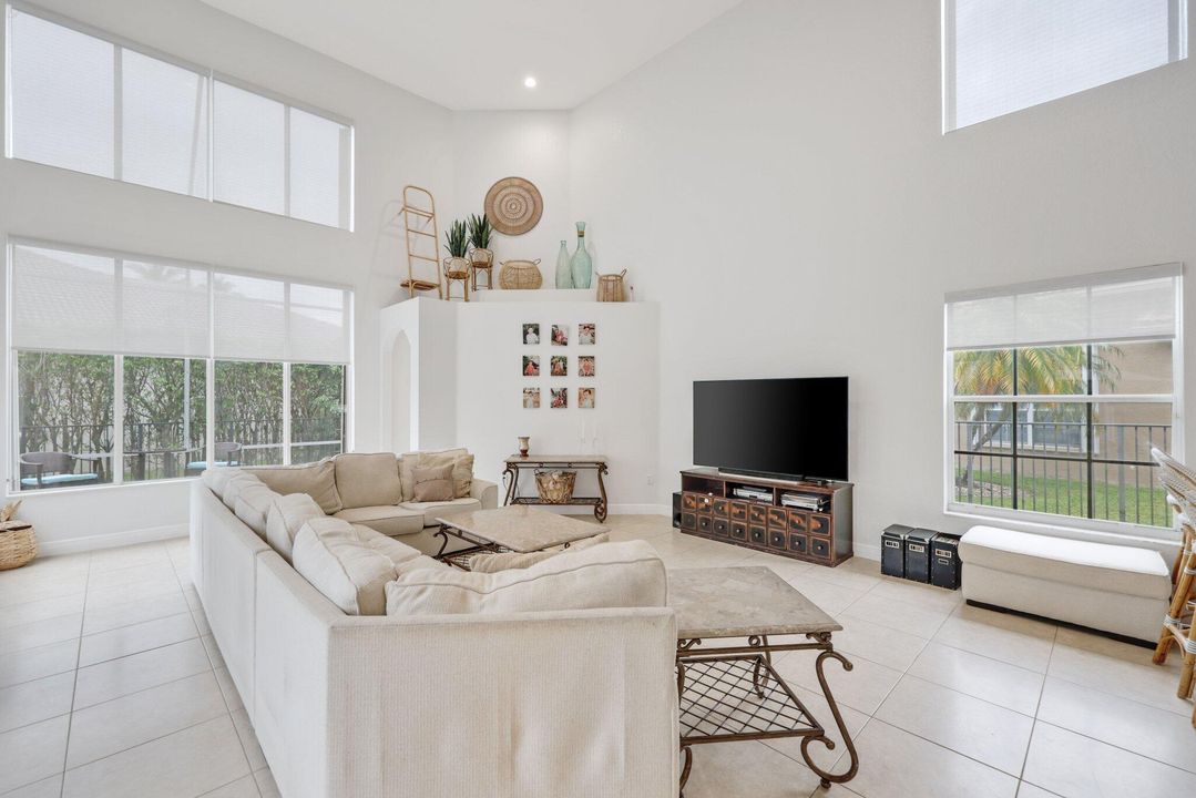 待售: $1,599,999 (6 贝兹, 4 浴室, 4745 平方英尺)