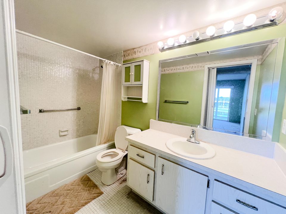 待售: $84,900 (2 贝兹, 2 浴室, 896 平方英尺)