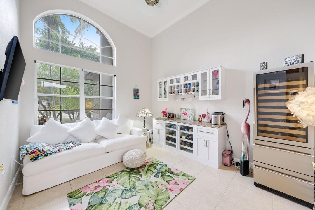 待售: $1,599,999 (6 贝兹, 4 浴室, 4745 平方英尺)