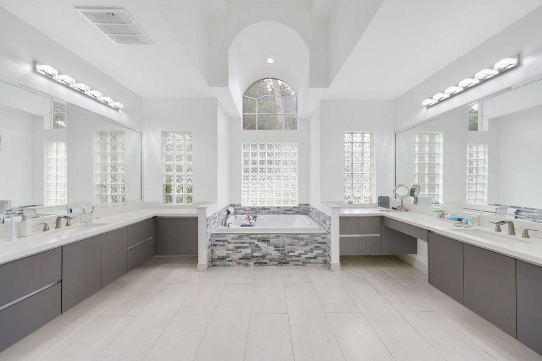 待售: $1,599,999 (6 贝兹, 4 浴室, 4745 平方英尺)