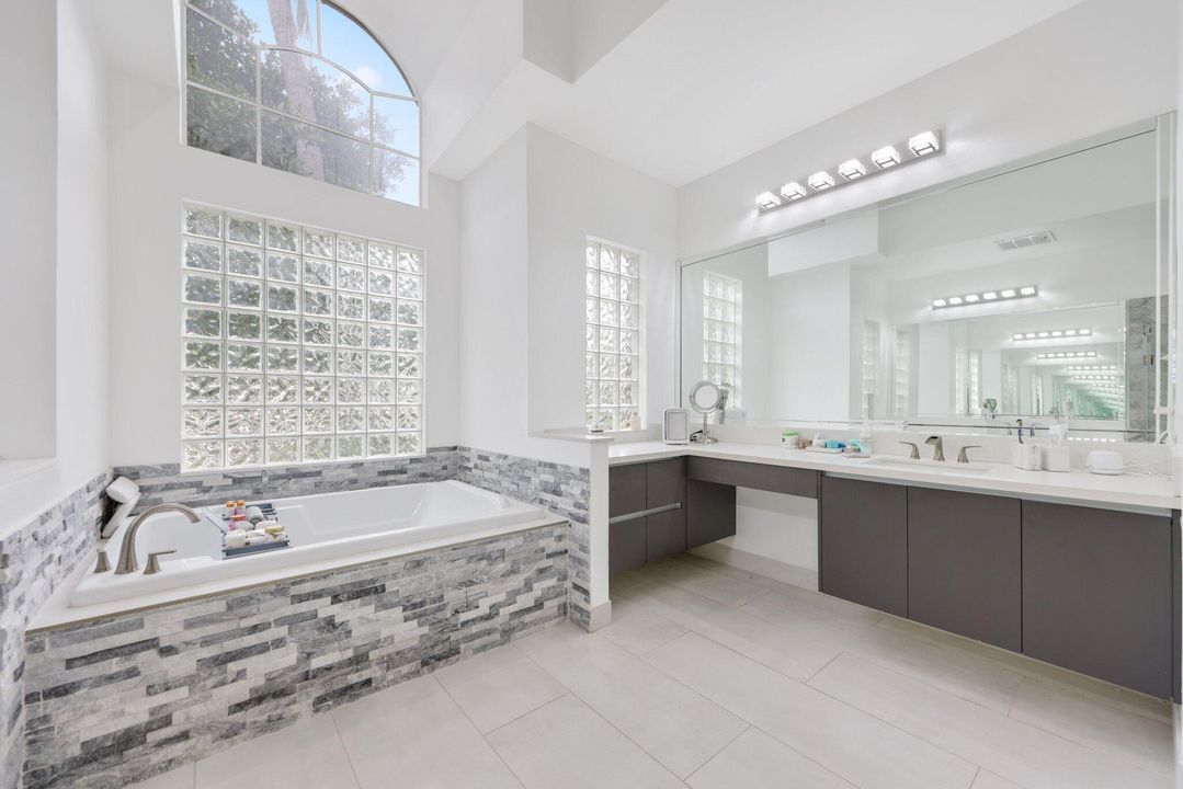 待售: $1,599,999 (6 贝兹, 4 浴室, 4745 平方英尺)