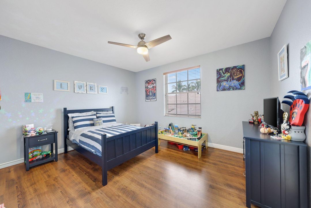 待售: $1,599,999 (6 贝兹, 4 浴室, 4745 平方英尺)