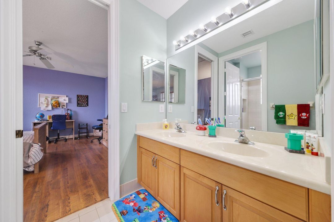 待售: $1,599,999 (6 贝兹, 4 浴室, 4745 平方英尺)