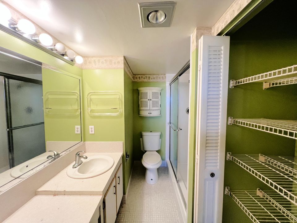 待售: $84,900 (2 贝兹, 2 浴室, 896 平方英尺)