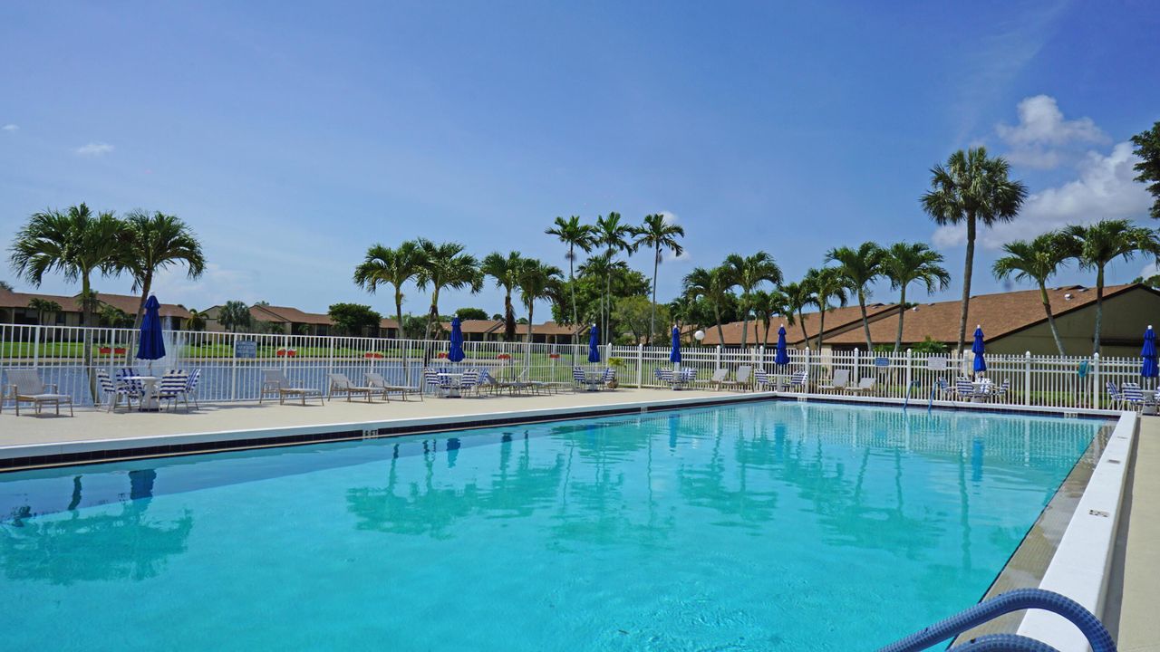 На продажу: $229,500 (2 спален, 2 ванн, 1370 Квадратных фут)