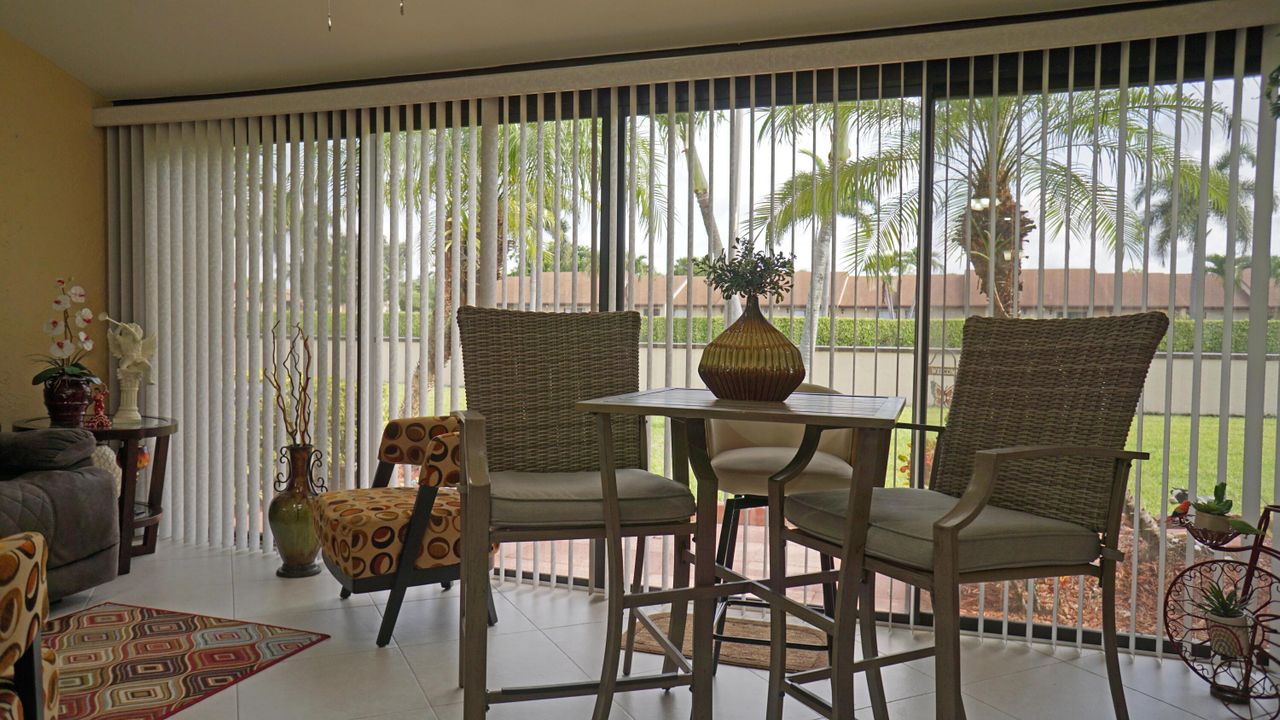 На продажу: $229,500 (2 спален, 2 ванн, 1370 Квадратных фут)