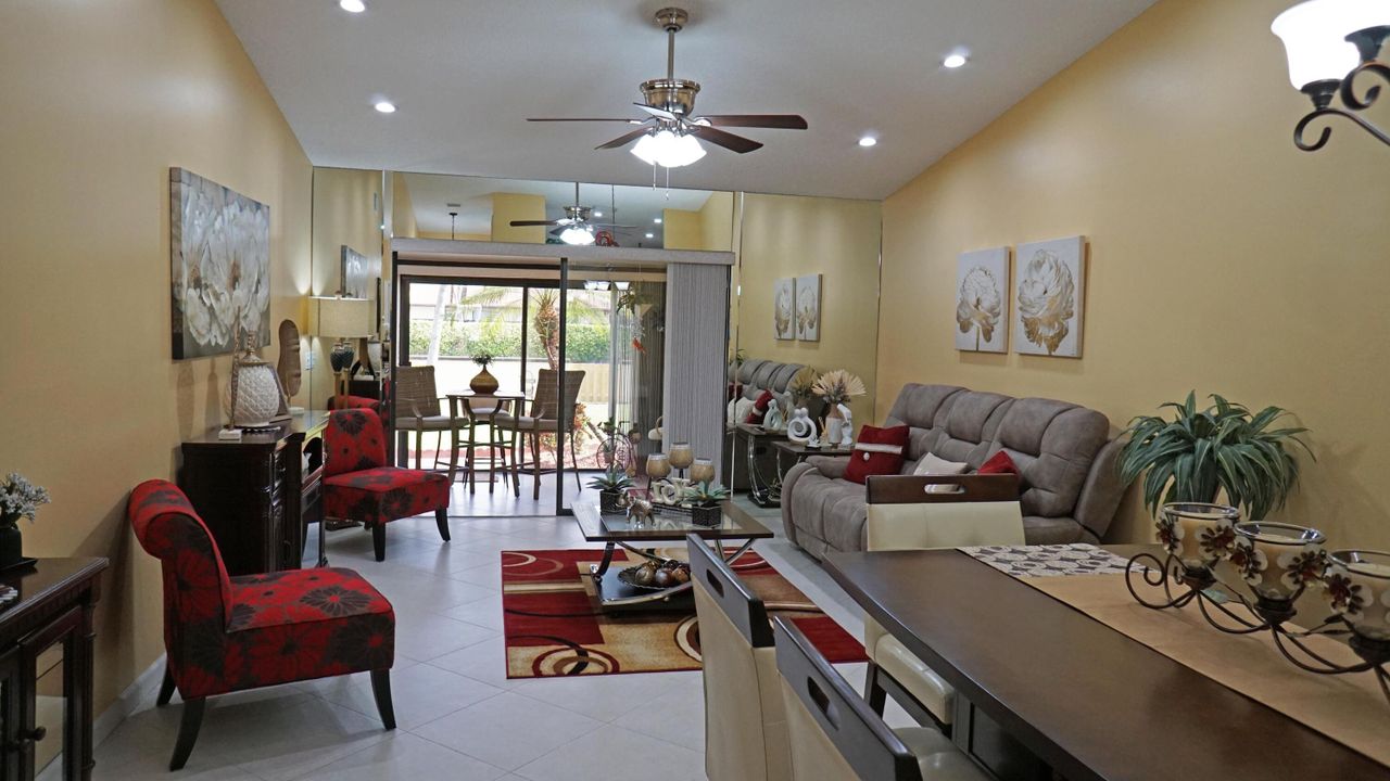 На продажу: $229,500 (2 спален, 2 ванн, 1370 Квадратных фут)