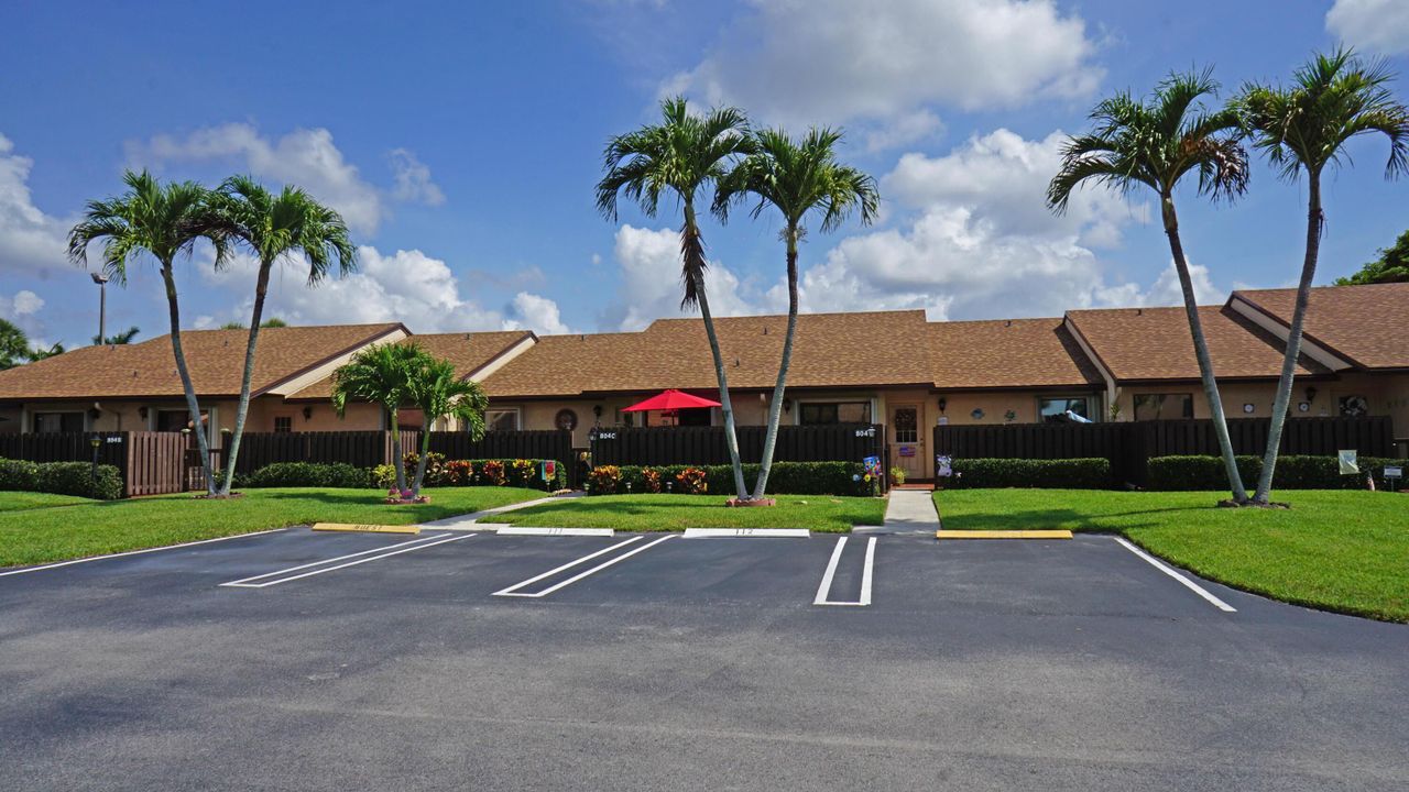 На продажу: $229,500 (2 спален, 2 ванн, 1370 Квадратных фут)