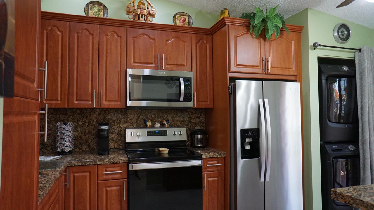 На продажу: $229,500 (2 спален, 2 ванн, 1370 Квадратных фут)