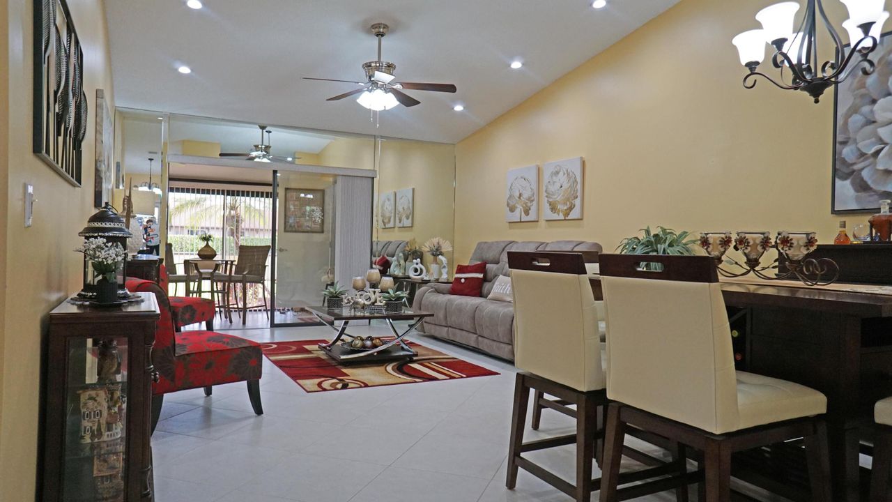 На продажу: $229,500 (2 спален, 2 ванн, 1370 Квадратных фут)