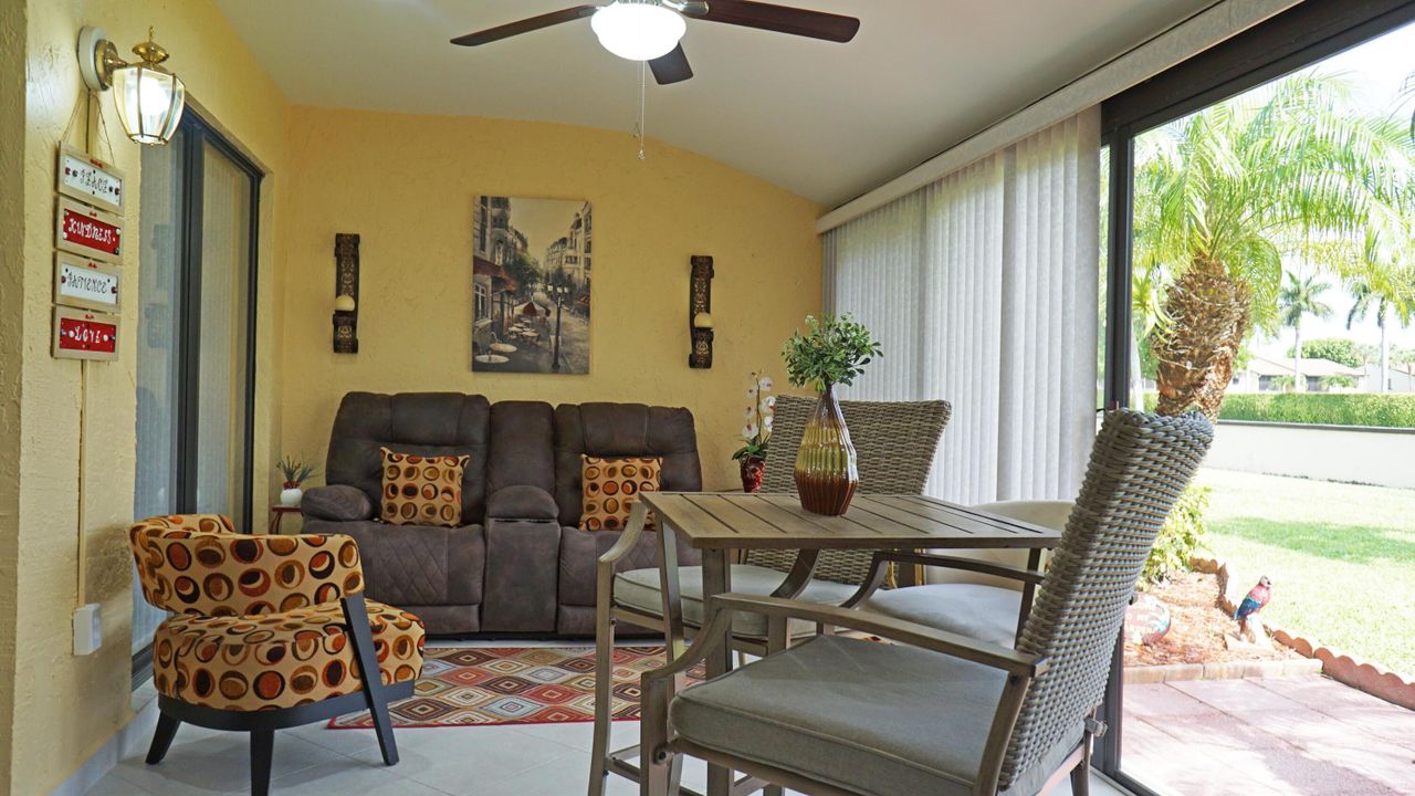 На продажу: $229,500 (2 спален, 2 ванн, 1370 Квадратных фут)