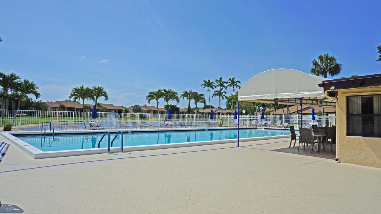 На продажу: $229,500 (2 спален, 2 ванн, 1370 Квадратных фут)