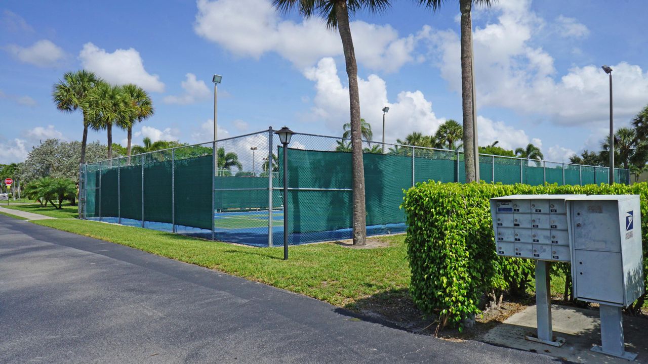 На продажу: $229,500 (2 спален, 2 ванн, 1370 Квадратных фут)