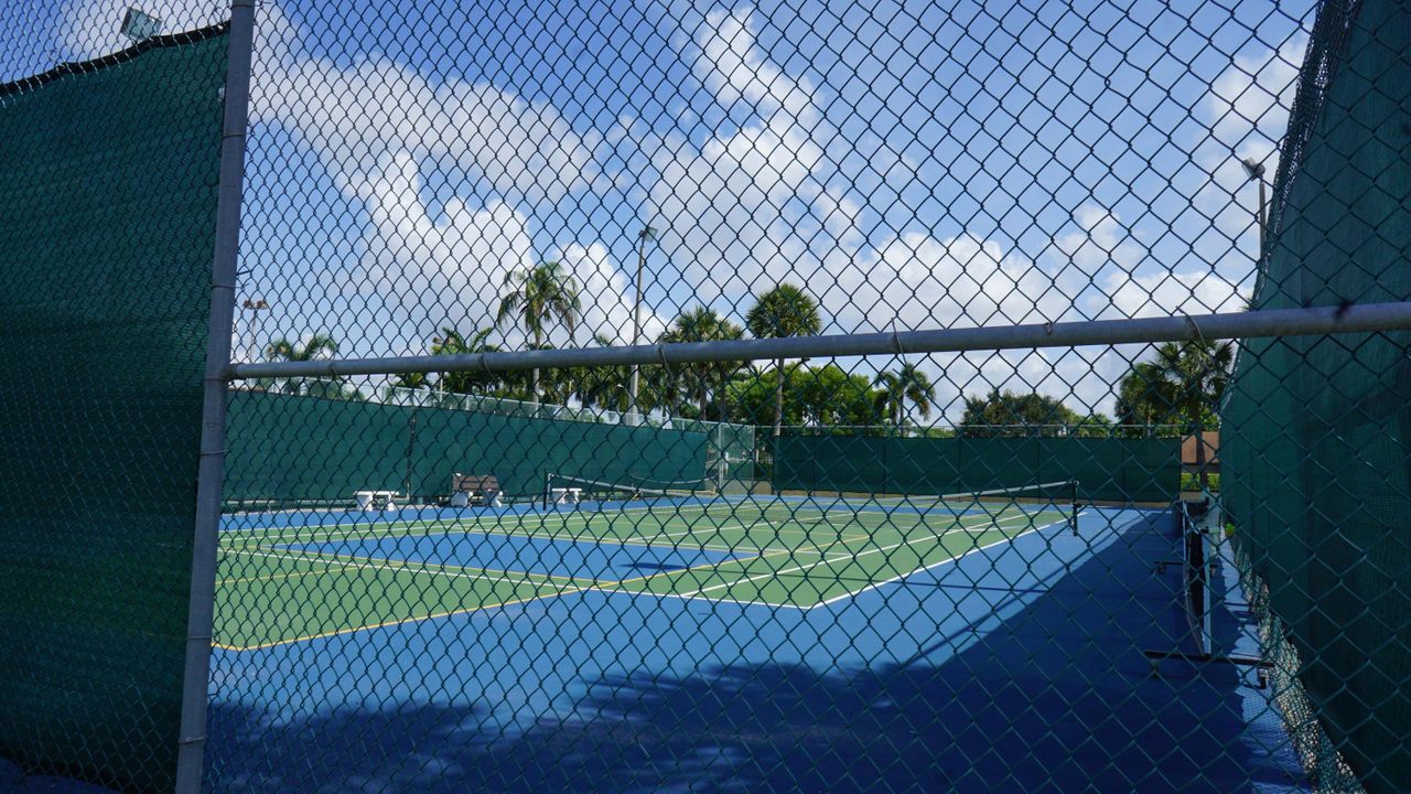 На продажу: $229,500 (2 спален, 2 ванн, 1370 Квадратных фут)