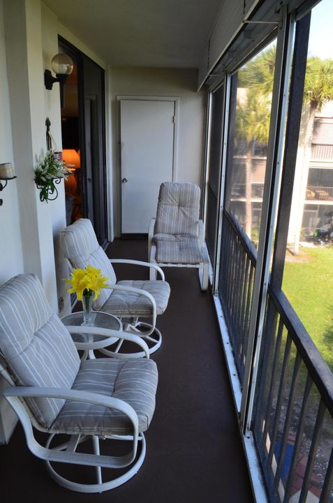 For Sale: $159,000 (2 beds, 2 baths, 930 Square Feet)