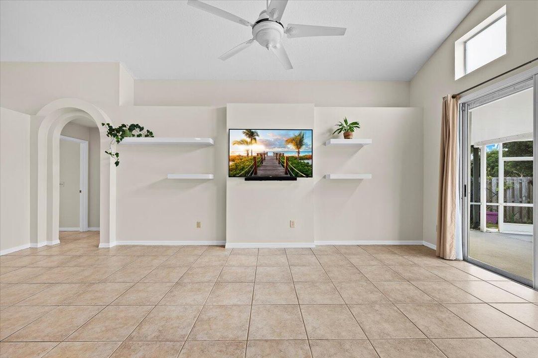 For Sale: $419,500 (3 beds, 2 baths, 1657 Square Feet)