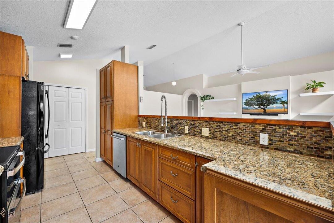 For Sale: $419,500 (3 beds, 2 baths, 1657 Square Feet)