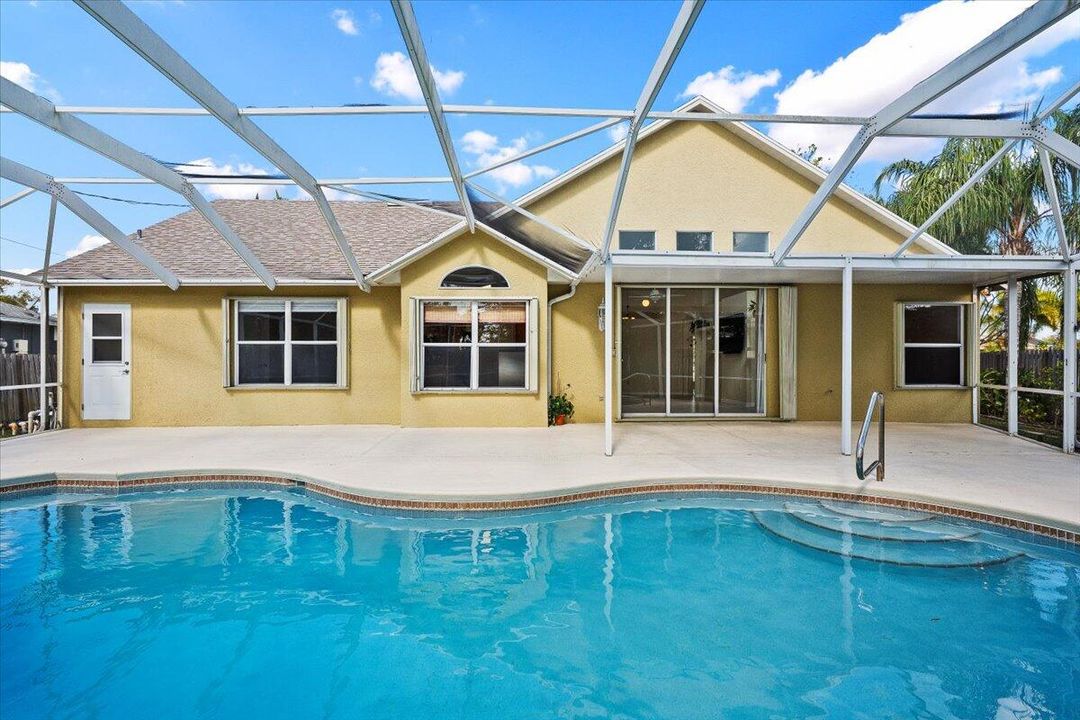 For Sale: $419,500 (3 beds, 2 baths, 1657 Square Feet)