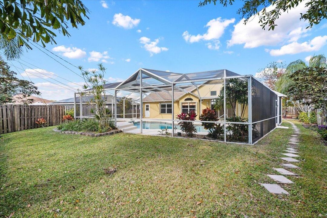 For Sale: $419,500 (3 beds, 2 baths, 1657 Square Feet)