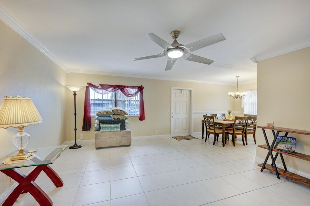 For Sale: $125,000 (2 beds, 2 baths, 880 Square Feet)