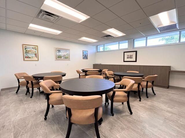 For Sale: $228,000 (1 beds, 1 baths, 646 Square Feet)