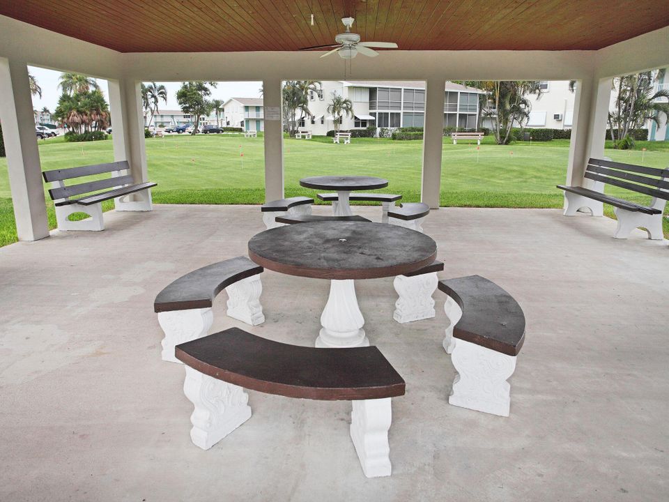 For Sale: $228,000 (1 beds, 1 baths, 646 Square Feet)