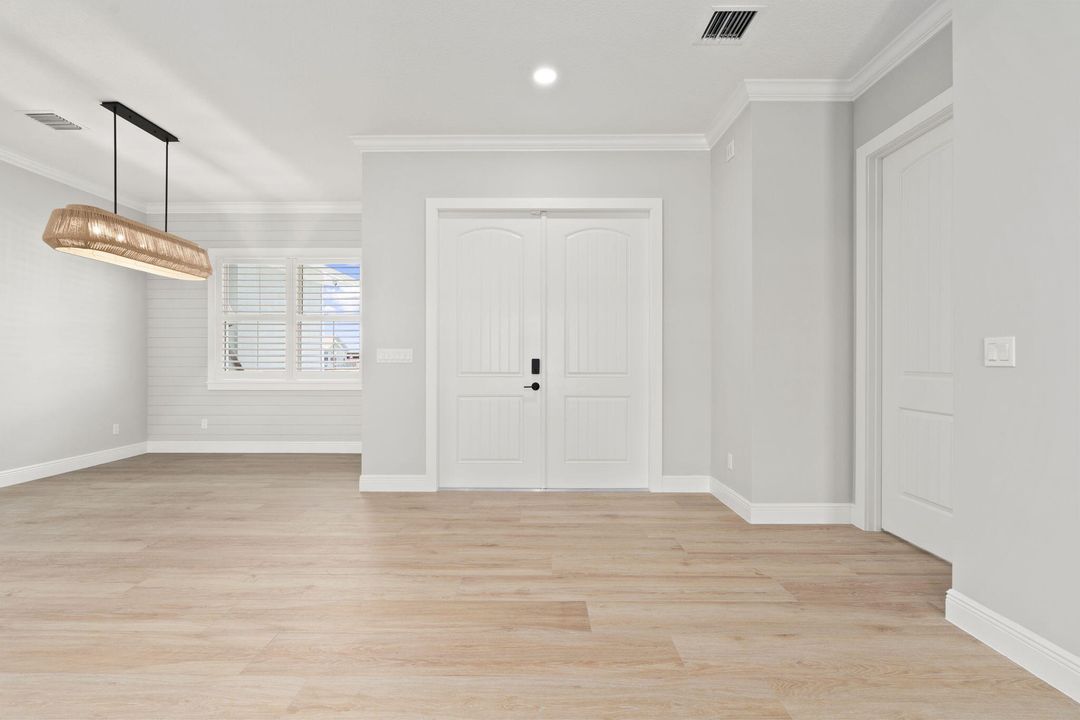 En Venta: $845,900 (4 camas, 4 baños, 2300 Pies cuadrados)