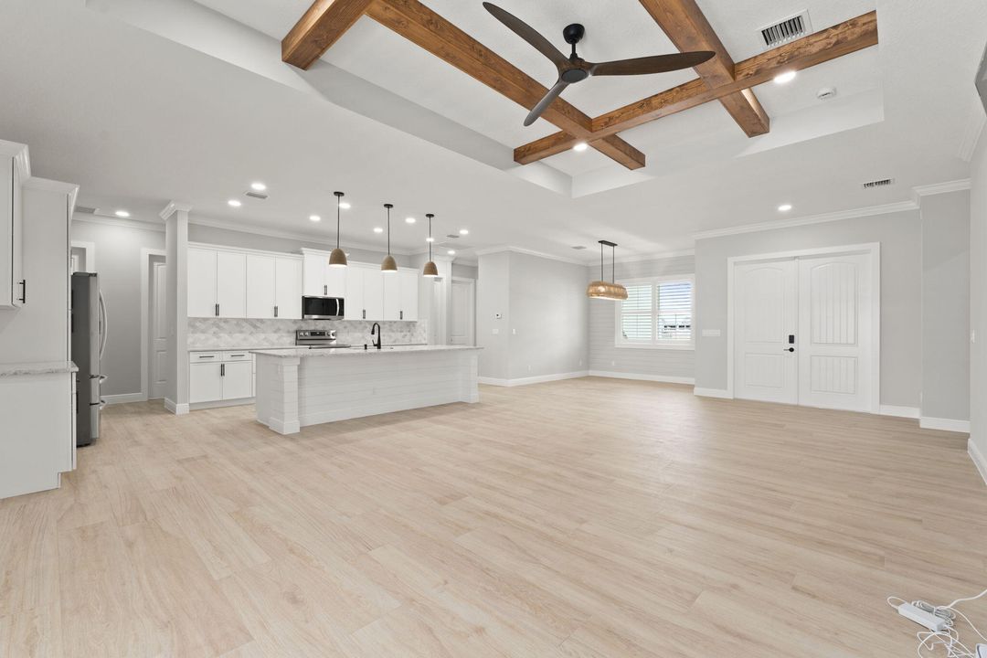 En Venta: $845,900 (4 camas, 4 baños, 2300 Pies cuadrados)