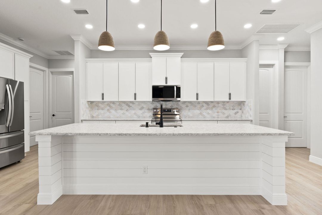 En Venta: $845,900 (4 camas, 4 baños, 2300 Pies cuadrados)