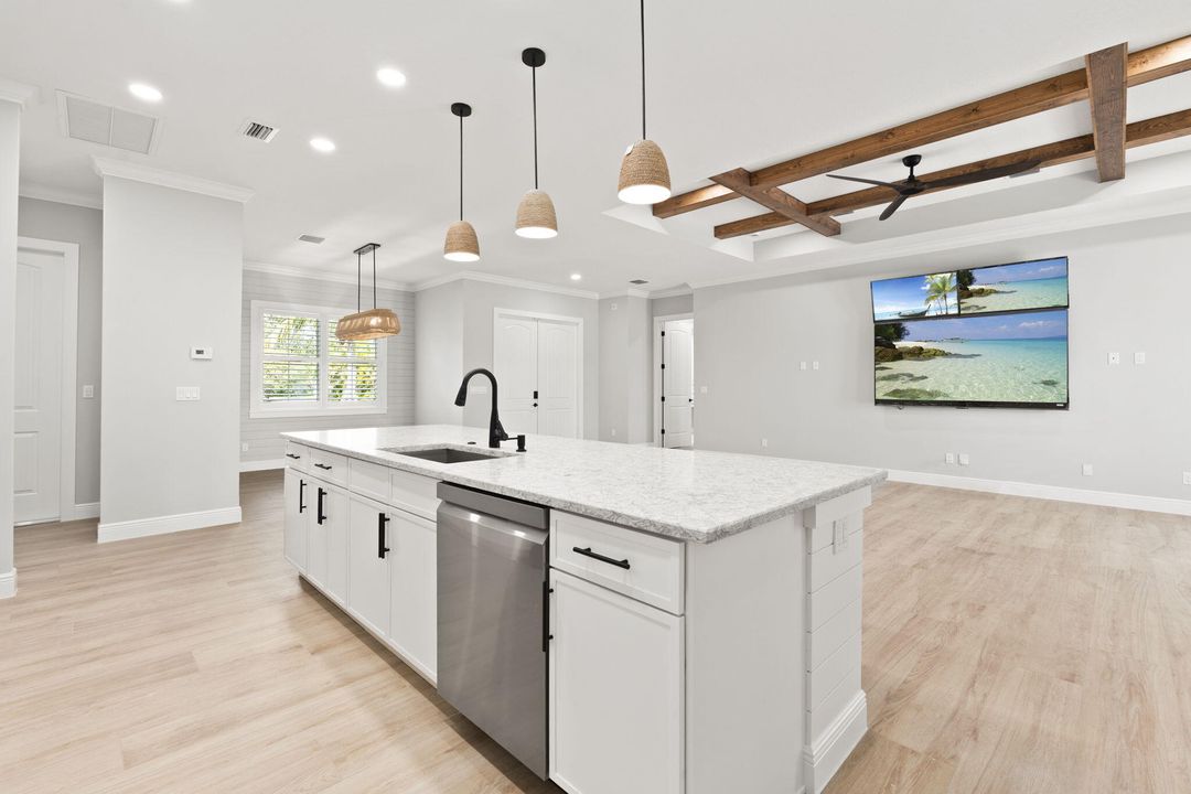 En Venta: $845,900 (4 camas, 4 baños, 2300 Pies cuadrados)