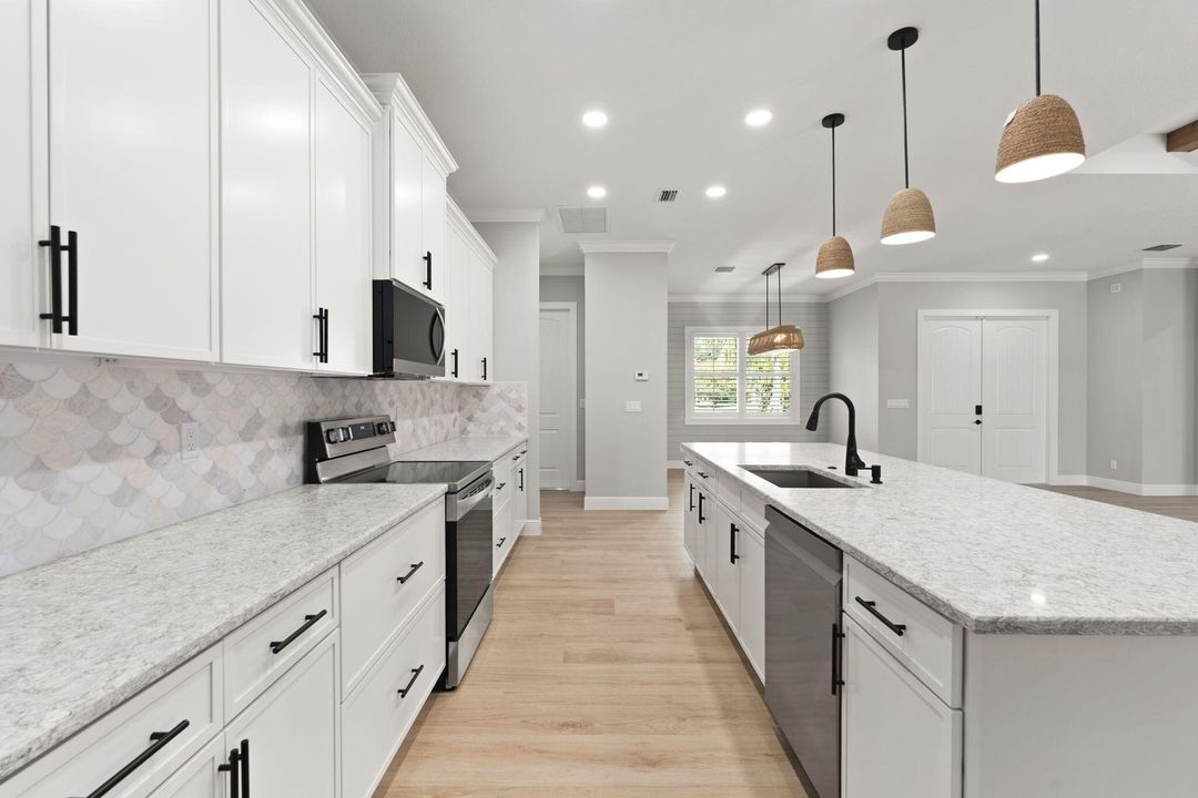 En Venta: $845,900 (4 camas, 4 baños, 2300 Pies cuadrados)