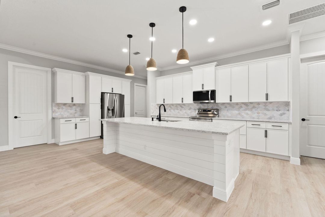 En Venta: $845,900 (4 camas, 4 baños, 2300 Pies cuadrados)