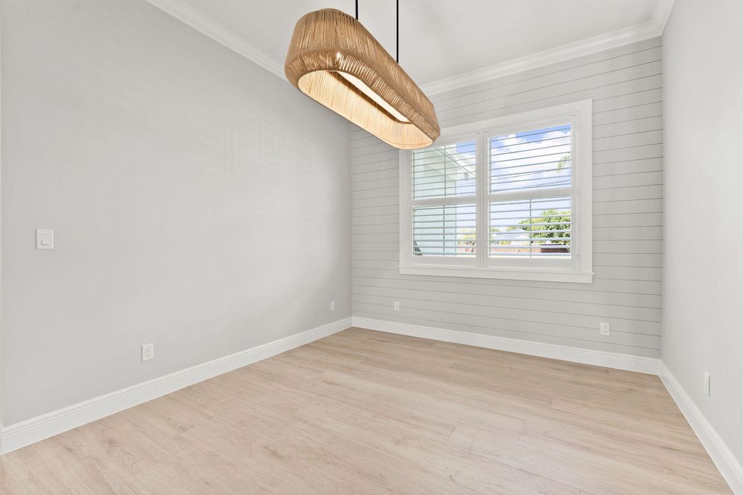 En Venta: $845,900 (4 camas, 4 baños, 2300 Pies cuadrados)