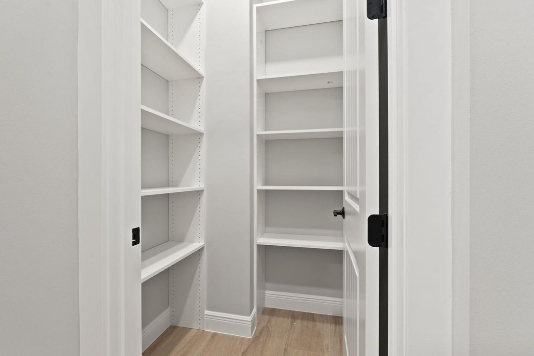 En Venta: $845,900 (4 camas, 4 baños, 2300 Pies cuadrados)