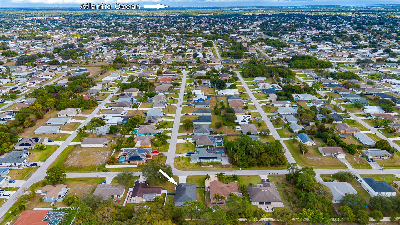 For Sale: $450,000 (4 beds, 2 baths, 1833 Square Feet)