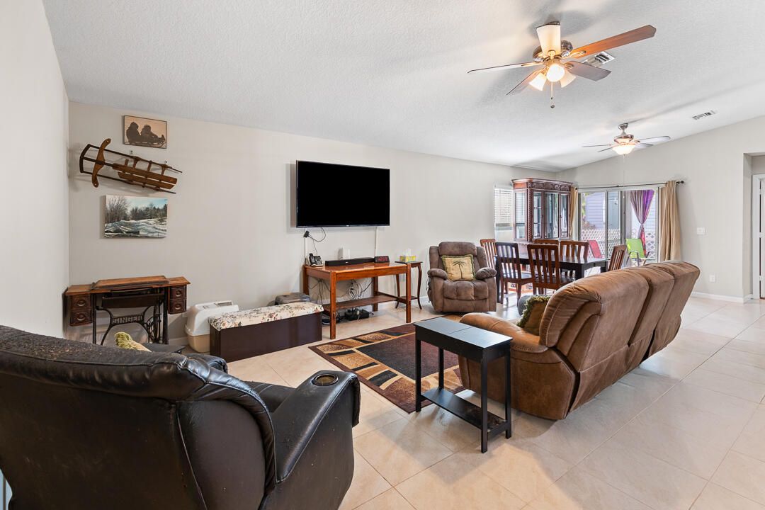 For Sale: $450,000 (4 beds, 2 baths, 1833 Square Feet)