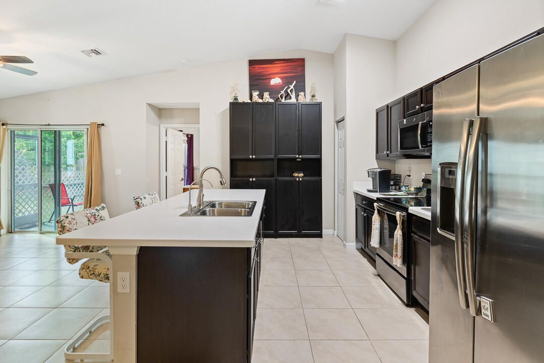 For Sale: $450,000 (4 beds, 2 baths, 1833 Square Feet)