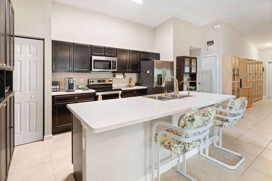 For Sale: $450,000 (4 beds, 2 baths, 1833 Square Feet)