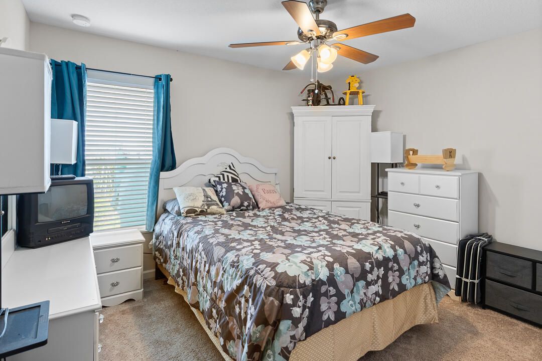 For Sale: $450,000 (4 beds, 2 baths, 1833 Square Feet)